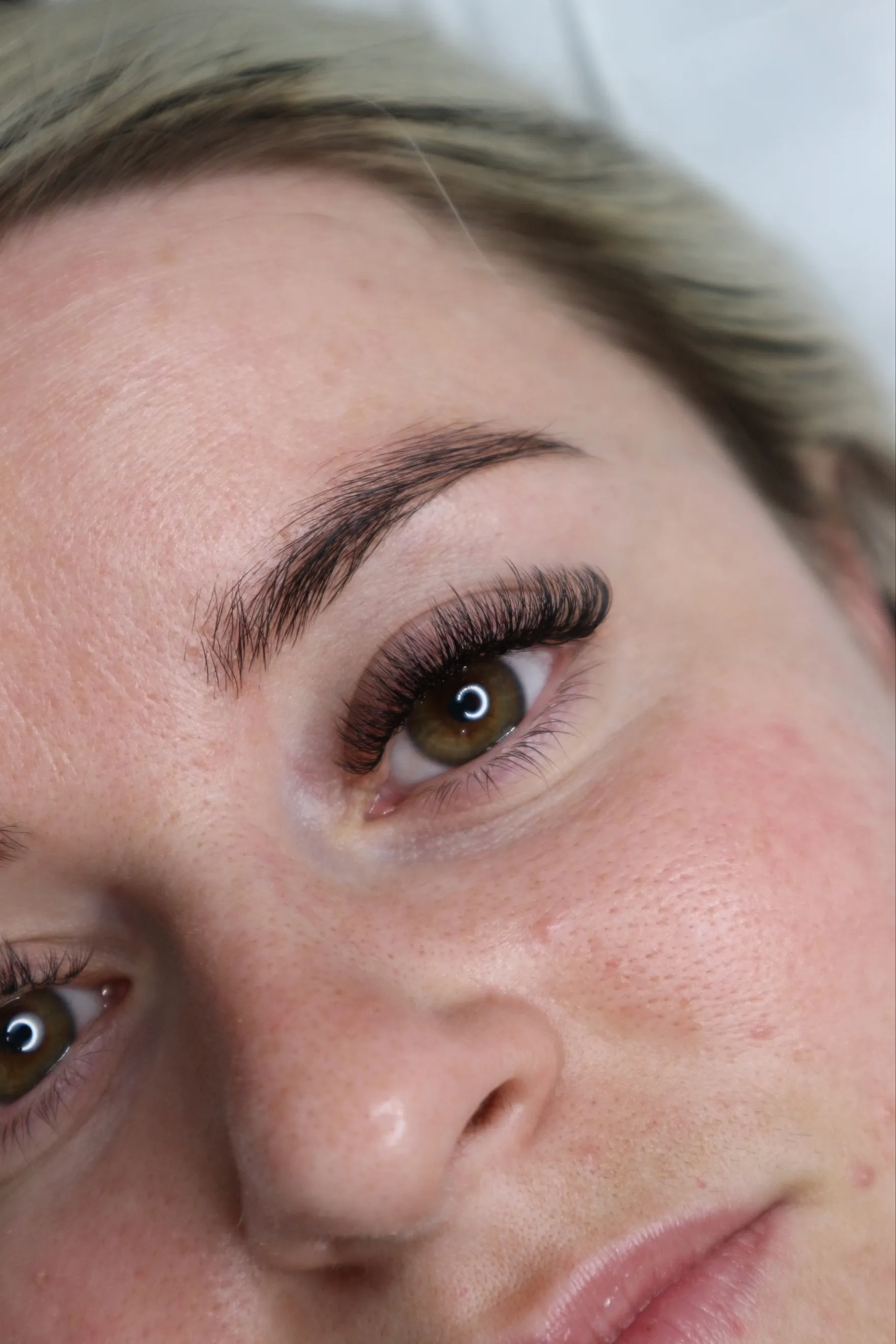 Full volume lash set on a hazel eye, with a defined brow